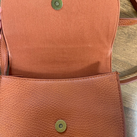 American Eagle Tan Purse with Tassle in Front - Picture 2 of 3